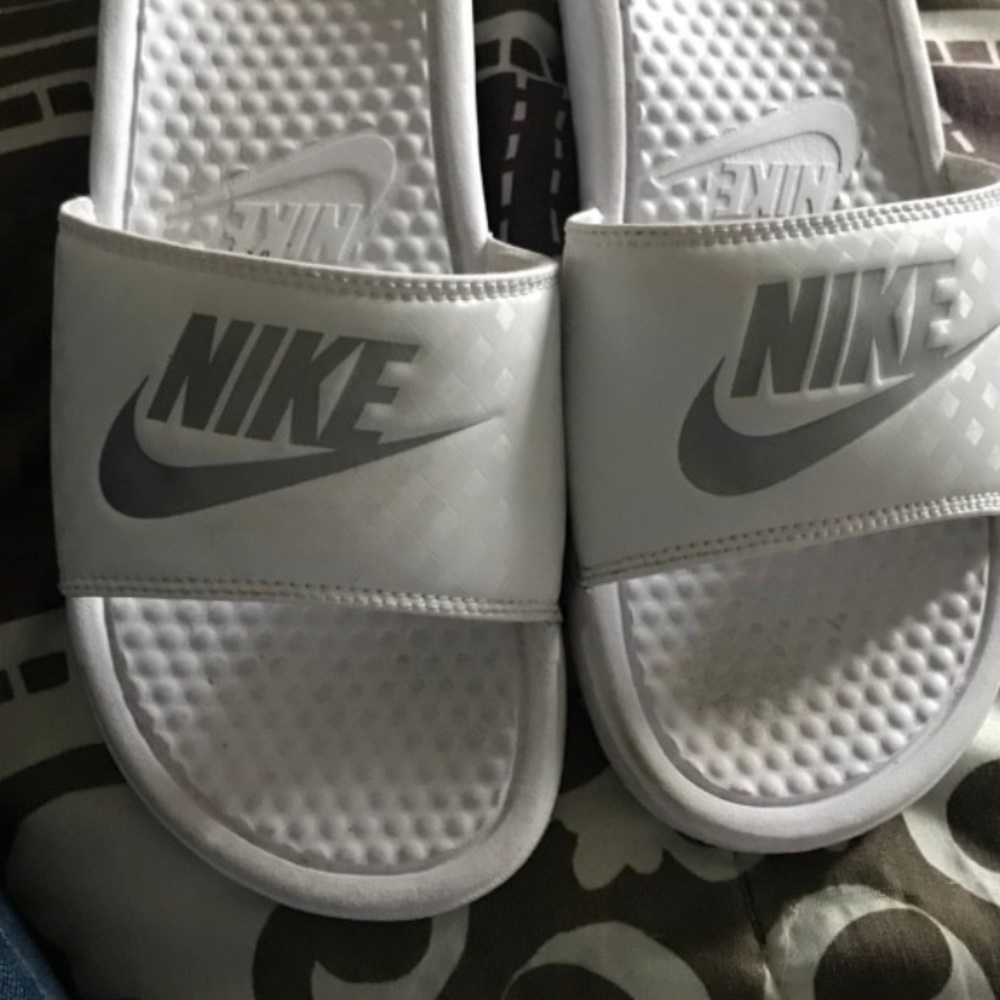 Nike slides white